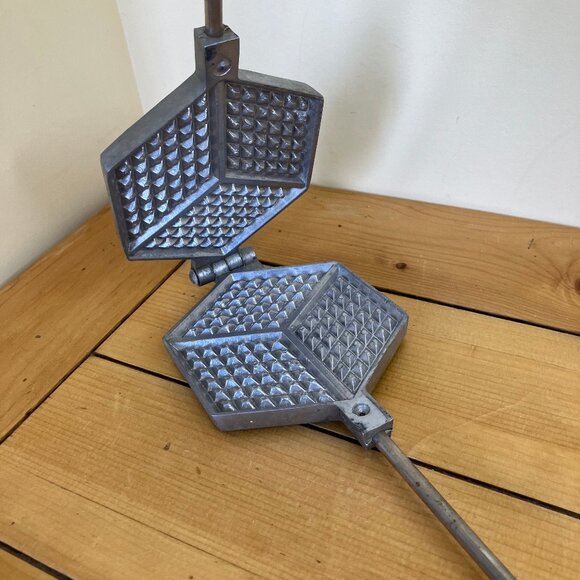 Batirex Waffle Iron Long Handles Vintage Kitchen Tool France Camping - Picture 2 of 9